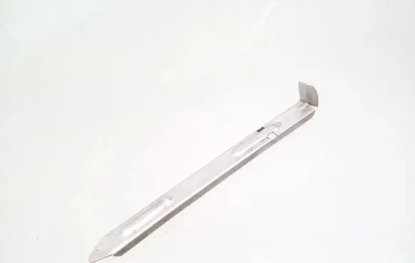 Headlight/headlamp mounting bracket