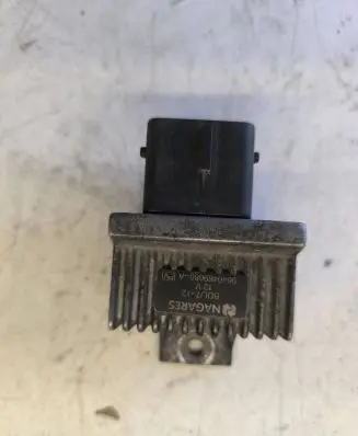 Opel Vivaro Glow plug pre-heat relay 9640469680A