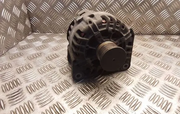 Opel Vivaro Generator/alternator 8200495301 2543340A 105147965
