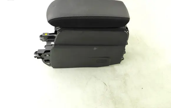 Peugeot 208 II Armrest 9825728080