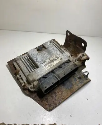 Opel Zafira B Engine control unit/module 0281013593 1039S18791 55205621