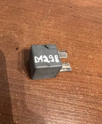 Mercedes-Benz B W245 Other relay A0025422619 D1298