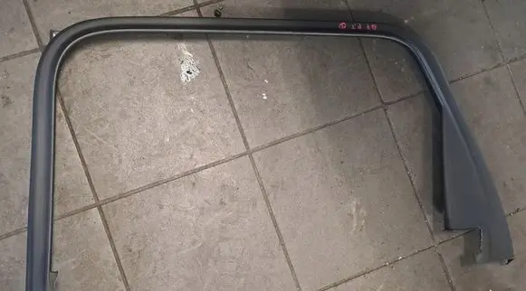Audi Q7 4M Rear door window/glass frame 4M0867604