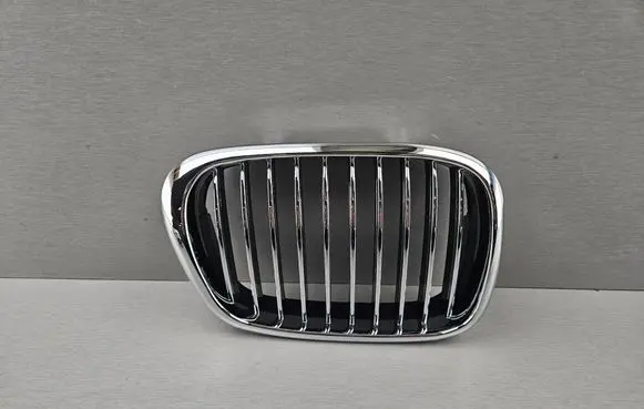 BMW 5 E39 Front bumper upper radiator grill 2497262 51132497262