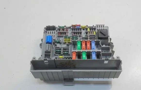 BMW X3 E83 Fuse box set 6906613