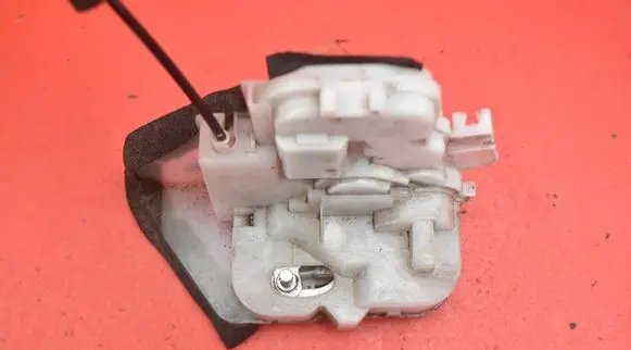Subaru Outback Rear door lock