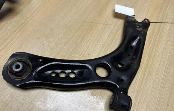 Seat Leon (5F) Front lower control arm/wishbone 5Q040715