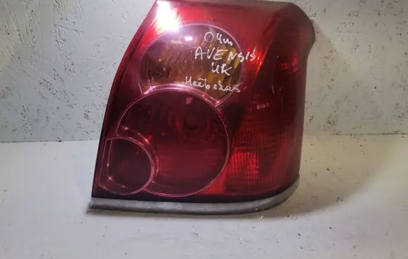 Toyota Avensis T220 Rear/tail lights