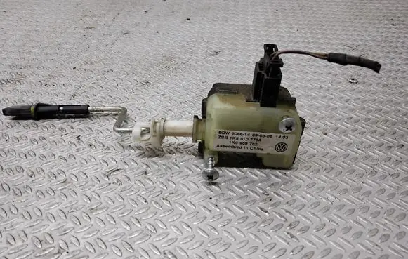 Fuel tank cap lock motor