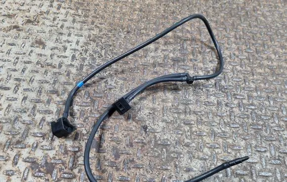 Nissan Qashqai Windshield washer spray nozzle 