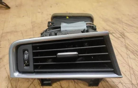 BMW 5 GT F07 Dashboard side air vent grill/cover trim 16828110 168281