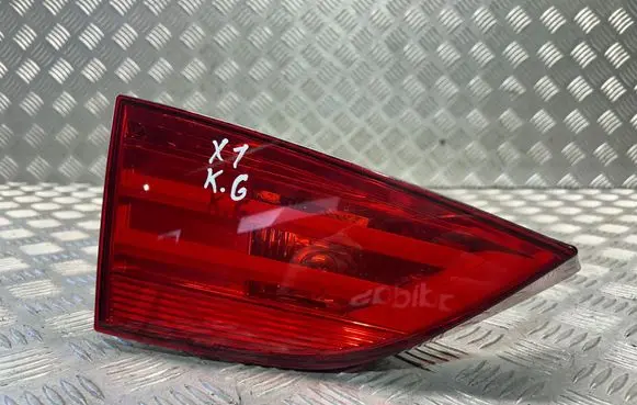 Tailgate rear/tail lights