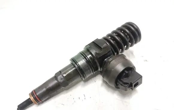 Volkswagen Caddy Fuel injector 038130073BN 0414720313