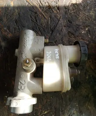 Nissan Almera N16 Master brake cylinder 22157879