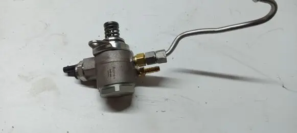 Volkswagen PASSAT B6 Fuel injection high pressure pump 
