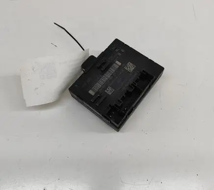 Volkswagen PASSAT B8 Door control unit/module 5Q0959595E 5Q0959595B