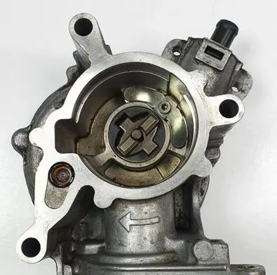 Audi A4 S4 B8 8K Vacuum pump 06J145100C