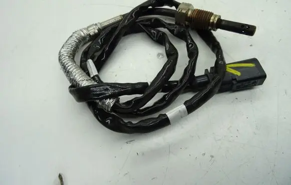 Audi A4 S4 B9 Exhaust gas temperature sensor 04L906088EQ