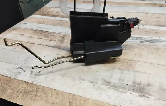 Hyundai Tucson JM Front door lock