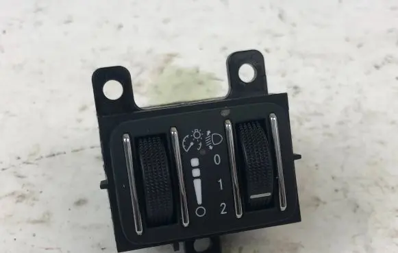 Maserati Ghibli Headlight level height control switch 670019921 5PG01DX9AA 10094192