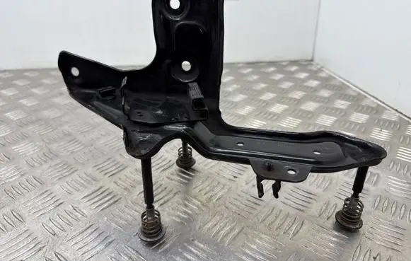 Mercedes-Benz S W221 Pneumatic air compressor holding bracket A2213200243