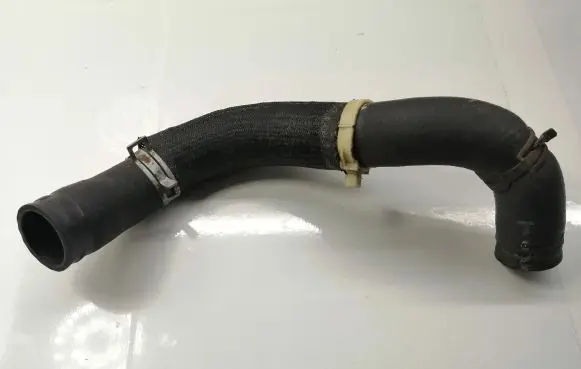 Toyota Avensis T270 Engine coolant pipe/hose 1657126151