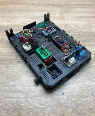 Peugeot 307 Fuse module 9660105980 216761594