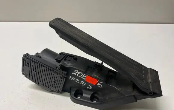 Mercedes-Benz C W205 Accelerator throttle pedal A2223002300