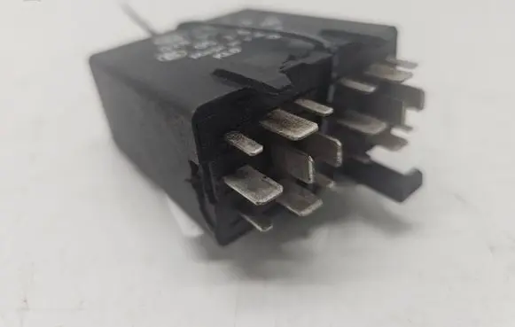 Volkswagen Golf III Other relay 028906124