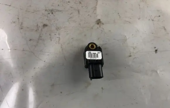 Toyota Auris 150 Airbag deployment crash/impact sensor 8983102060 0697397151