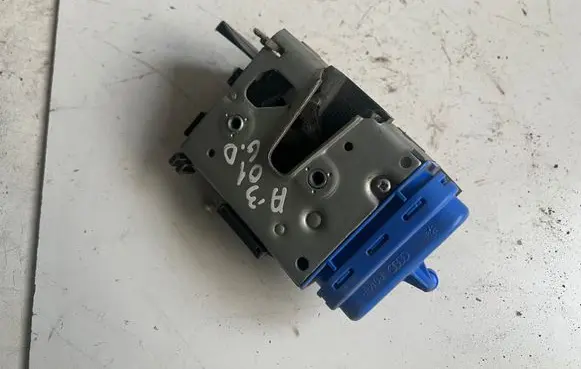 Audi A3 S3 8L Rear door lock 8D0839016A