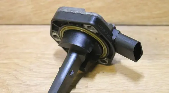 Volkswagen PASSAT B6 Oil level sensor 1J0907660C