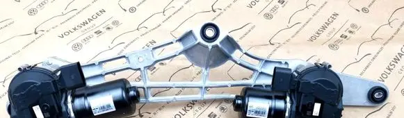 Front wiper linkage and motor
