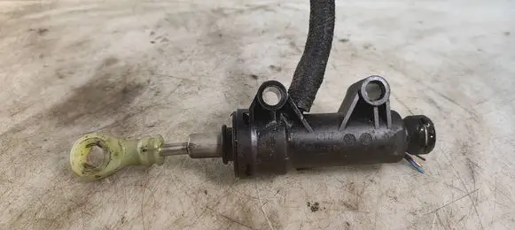 BMW 5 F10 F11 Clutch master cylinder 6789732