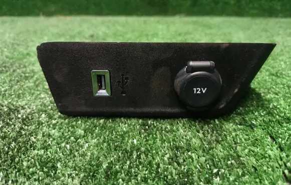 Opel Mokka B USB socket connector 