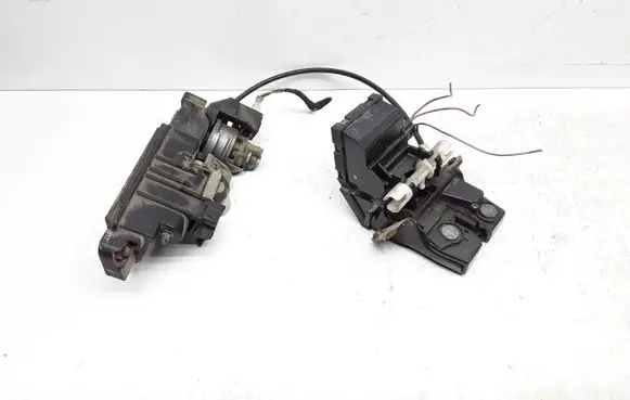 Mercedes-Benz E W211 Loading door lock A1717500185 A1717500085 A2037500093