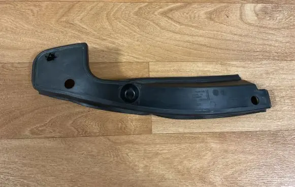 BMW 5 E60 E61 Engine compartment rubber 7034159 74850610 703415