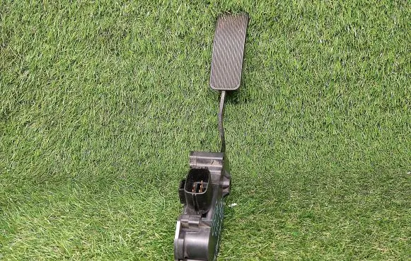 Ford Explorer Accelerator throttle pedal 7L2A9F836DA