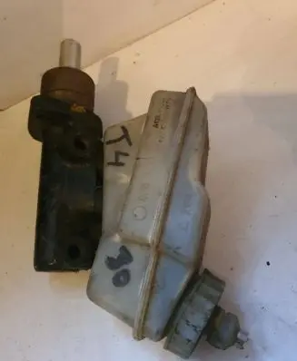 Volkswagen Transporter - Caravelle T4 Master brake cylinder 701611303D