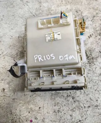 Toyota Prius (XW20) Fuse module 8273047290 6C061227 9711