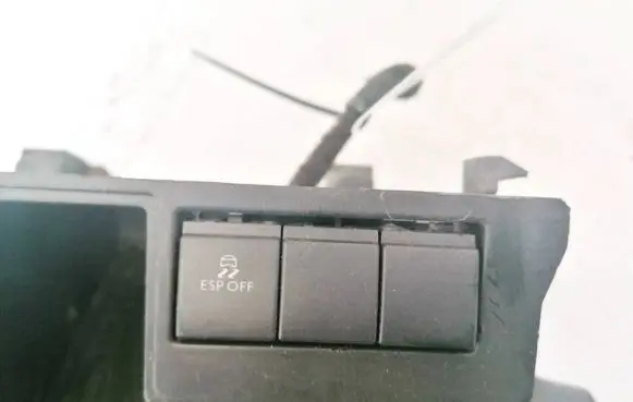 Traction control (ASR) switch