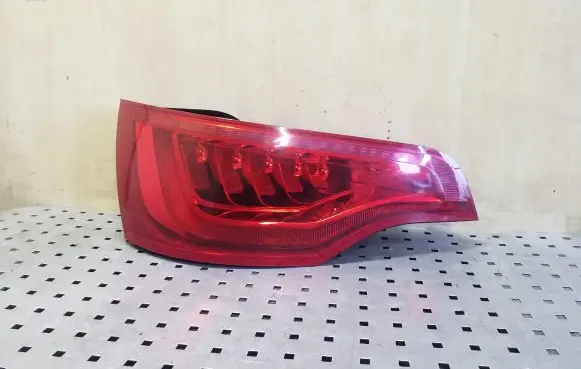 Audi Q7 4L Tailgate rear/tail lights 4L0945093F