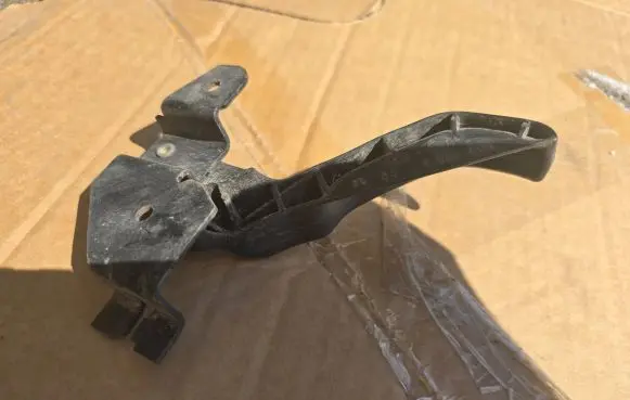 BMW 3 E30 Engine bonnet (hood) release handle 1888479