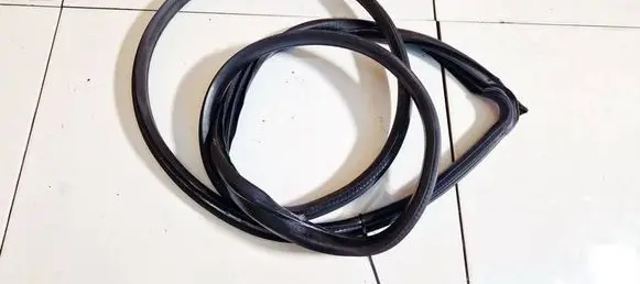 Ford Fiesta Rubber seal front coupe door 