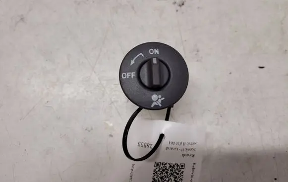 Passenger airbag on/off switch