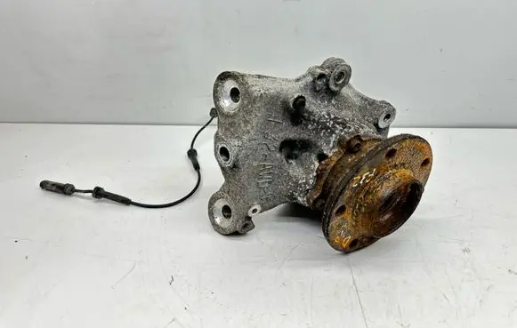 BMW 4 F32 F33 Front wheel hub 6859004