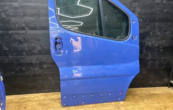 Opel Vivaro Front door