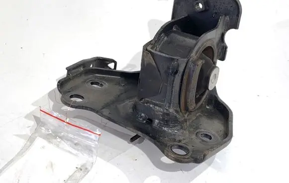 Toyota RAV 4 (XA40) Engine mount vacuum valve 