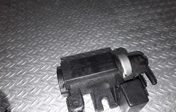BMW 5 E39 Turbo solenoid valve 72279600