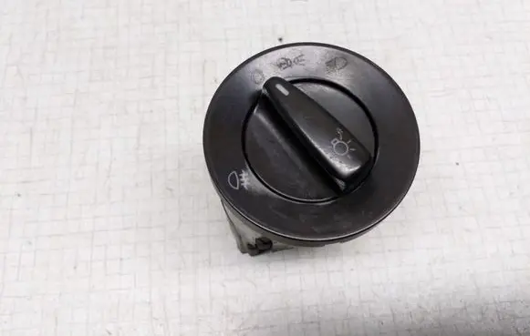 Volkswagen Golf IV Light switch 1C0941531